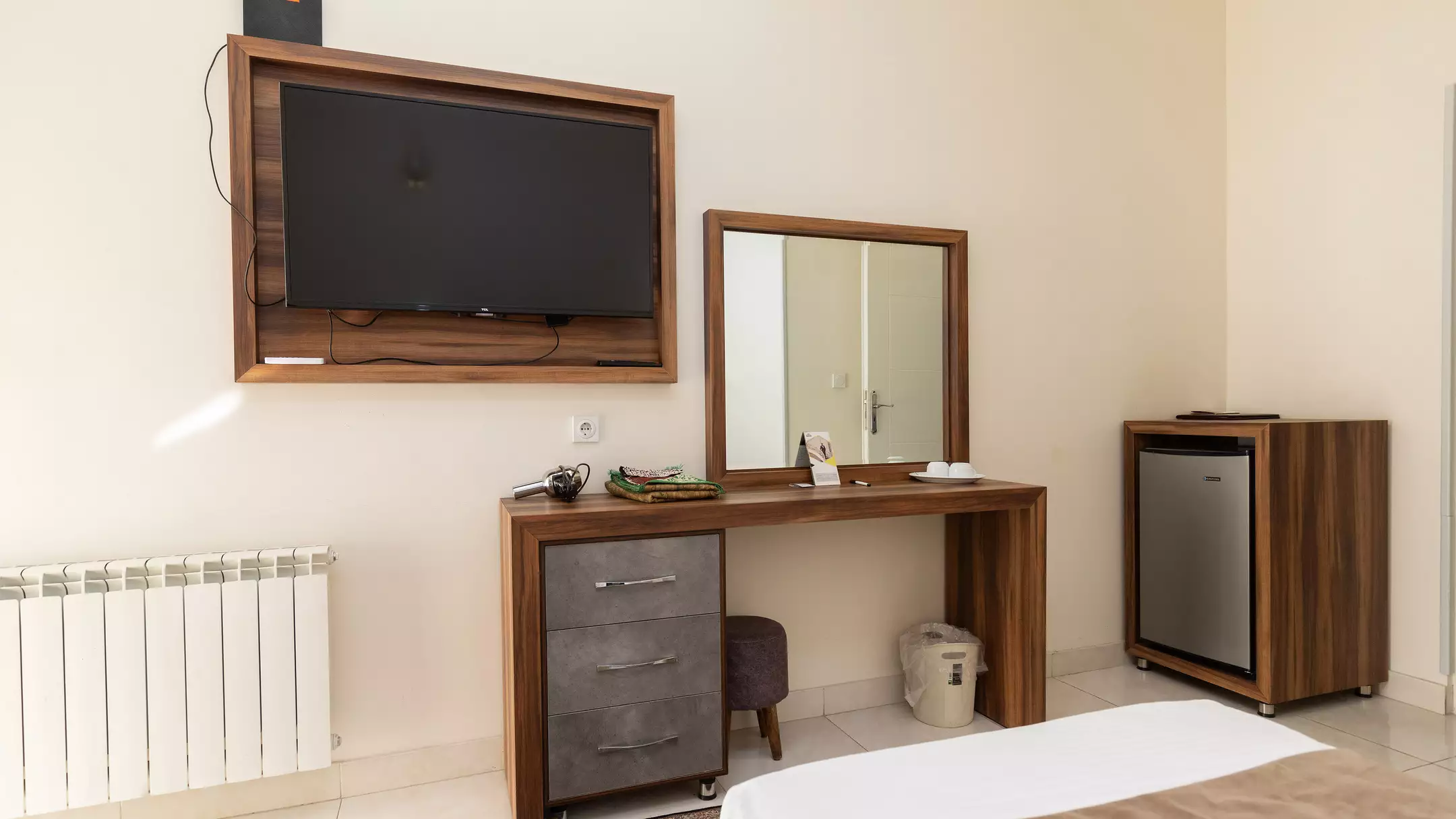 Alibaba https://cdn.alibaba.ir/ostorage/hotel-accommodation-images/674c31e610d0d5745be3d328_هتل شایان - اتاق دوتخته سینگل (2).webp